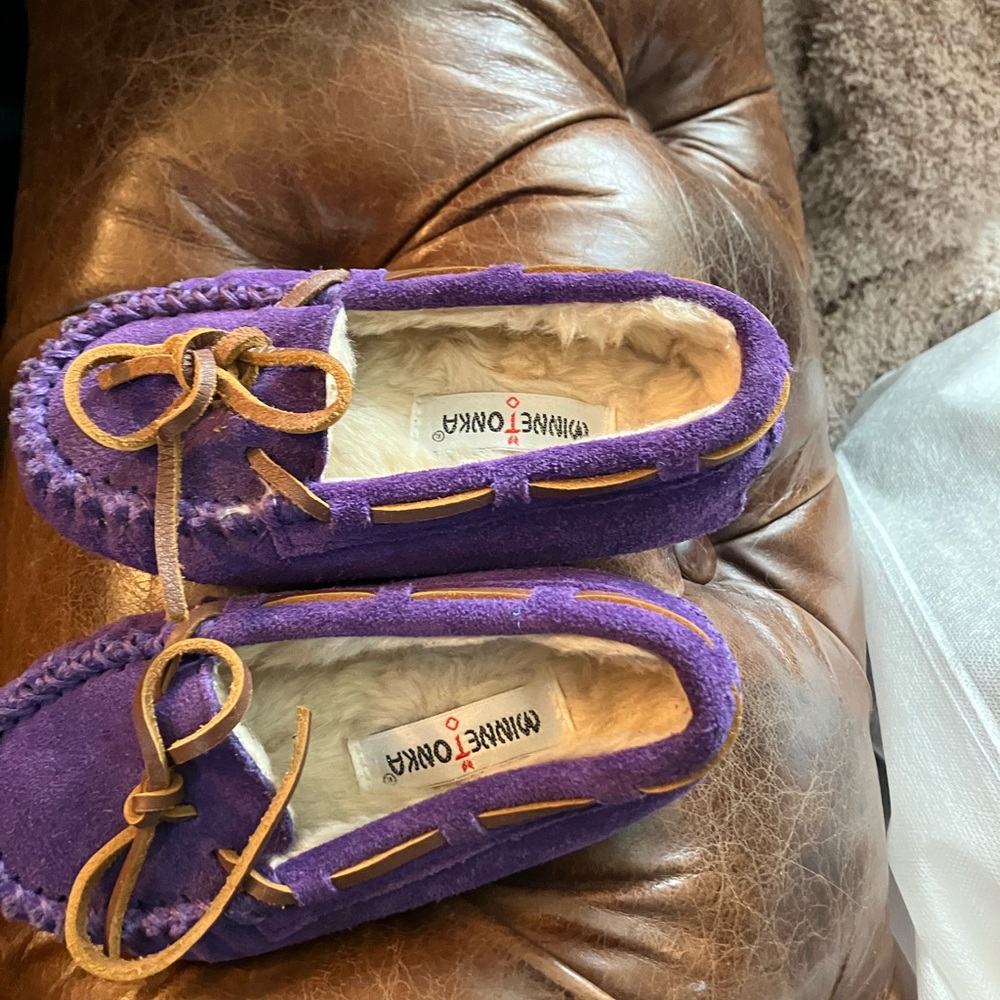 Like new kids purple suede moccasin shoes